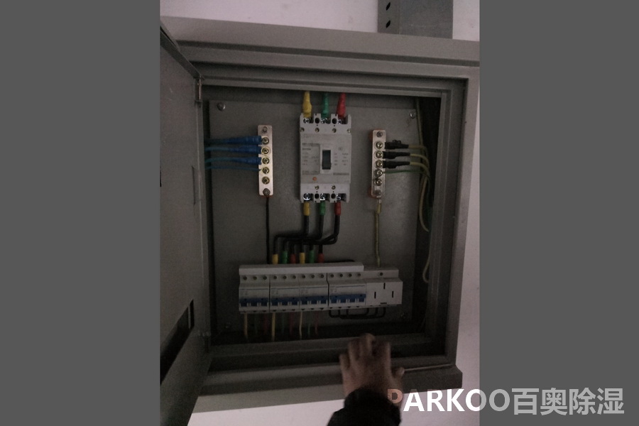 除濕機電箱